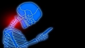 Text neck: כאבי צוואר בשל שימוש בטלפון הנייד